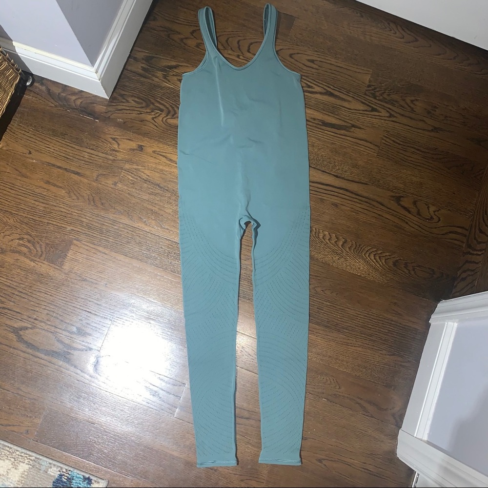 EUC Lululemon size 10 onesie gorgeous worn 1x